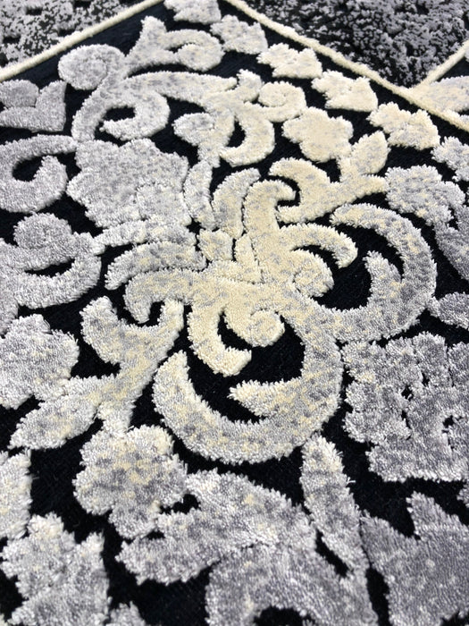 Black Isfahan Rug Isfahan 440 Black A silk modern design rug with traditional know how ...